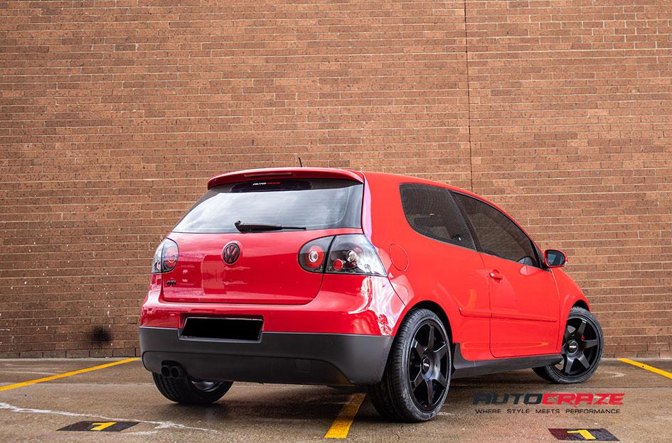 VOLKSWAGEN-GOLF-SIX-MATTE-BLACK